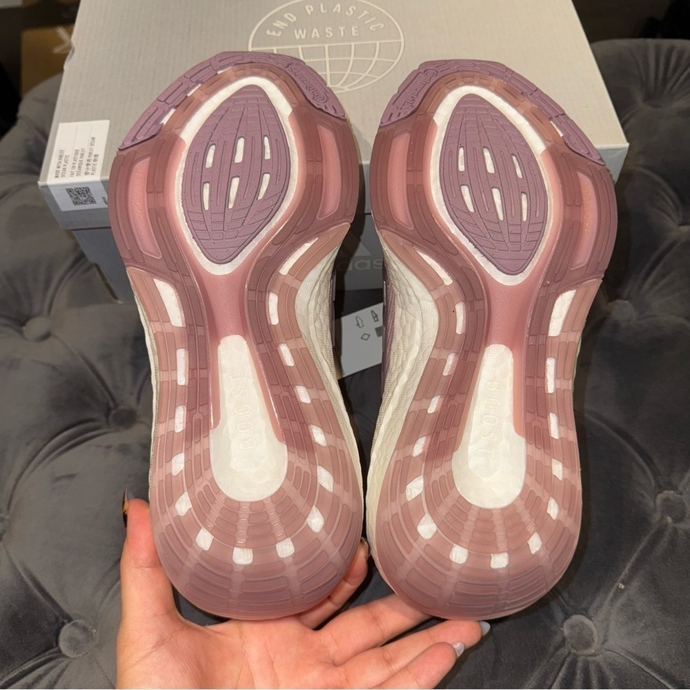 New Big Kid’s Size 6 Adidas Ultra Boost 22 'Magic Mauve' Sneakers - Picture 6 of 8